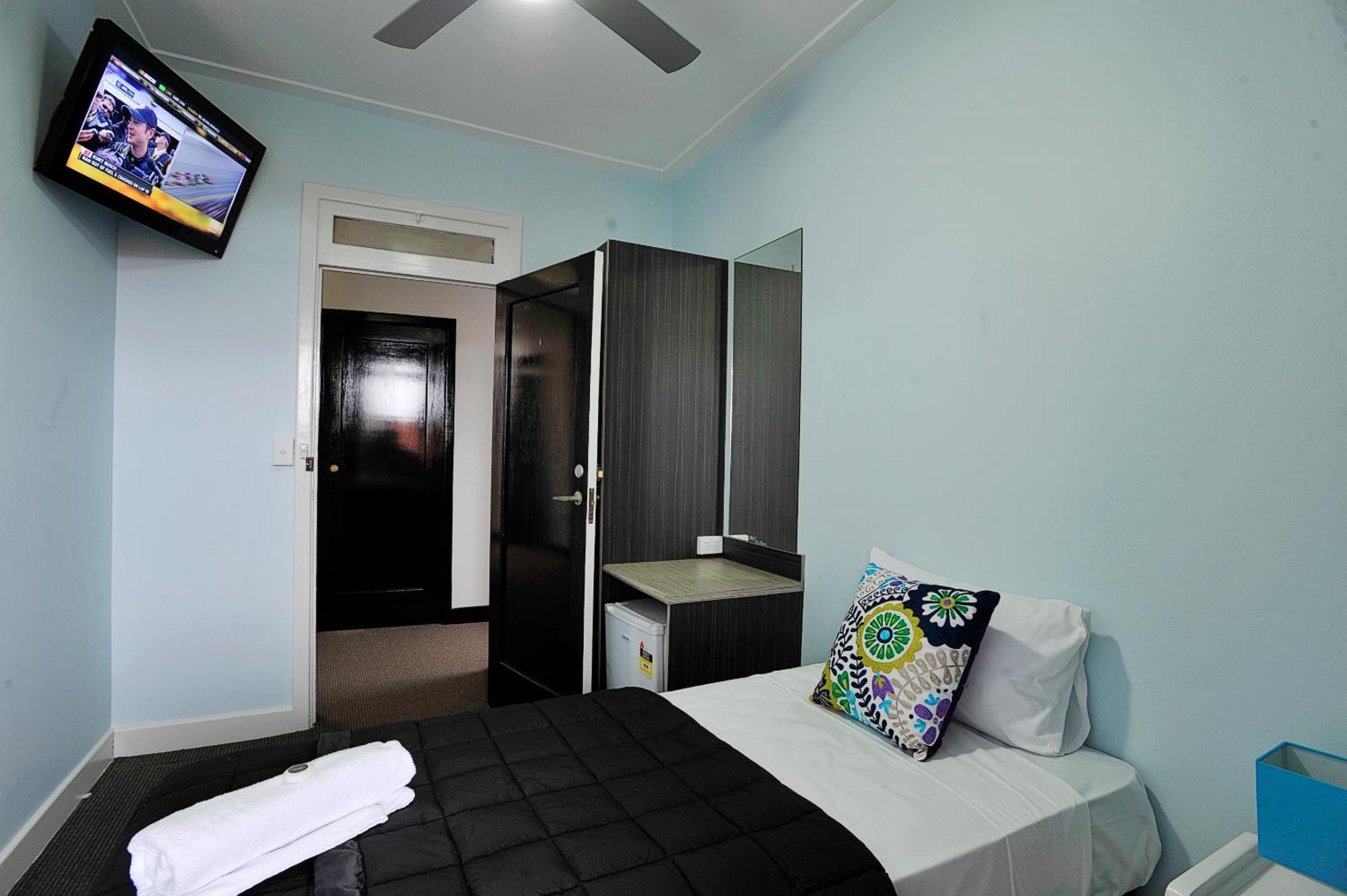 The Lakes Hotel Entrance Екстер'єр фото