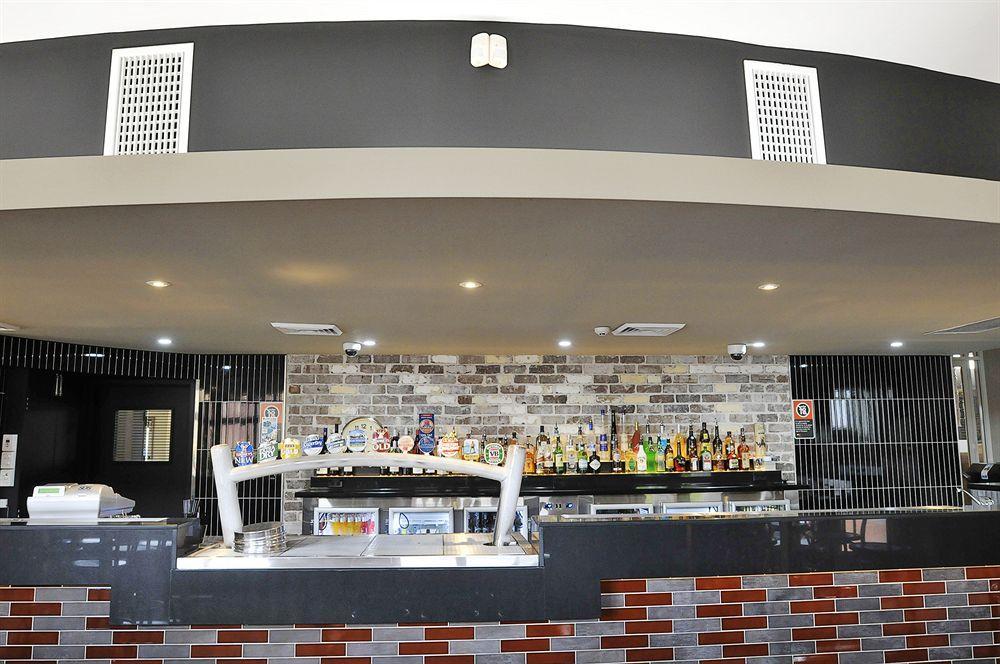 The Lakes Hotel Entrance Екстер'єр фото