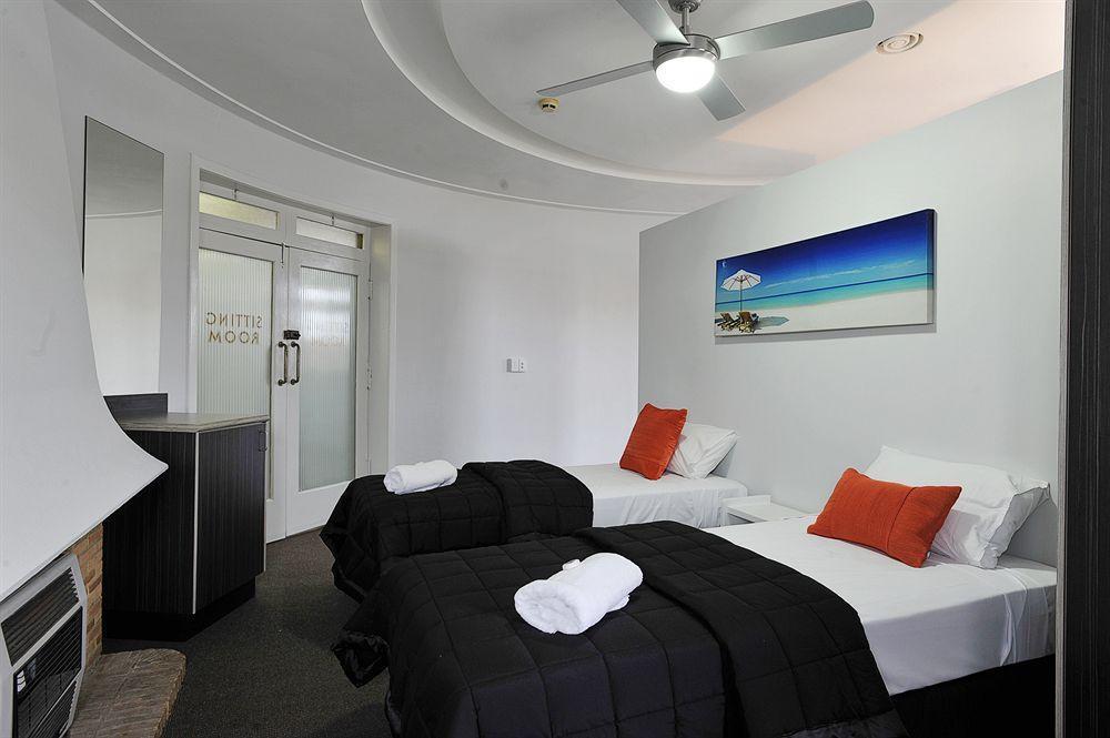 The Lakes Hotel Entrance Екстер'єр фото