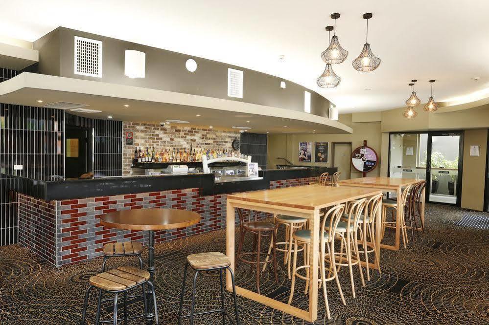 The Lakes Hotel Entrance Екстер'єр фото