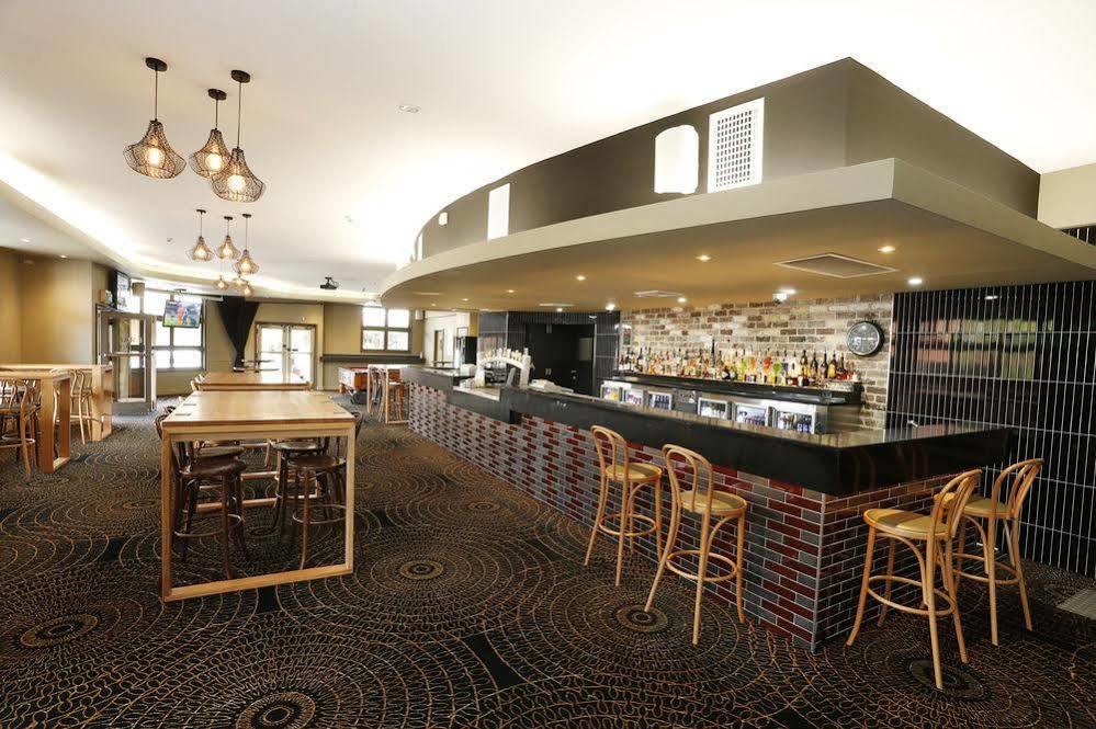 The Lakes Hotel Entrance Екстер'єр фото