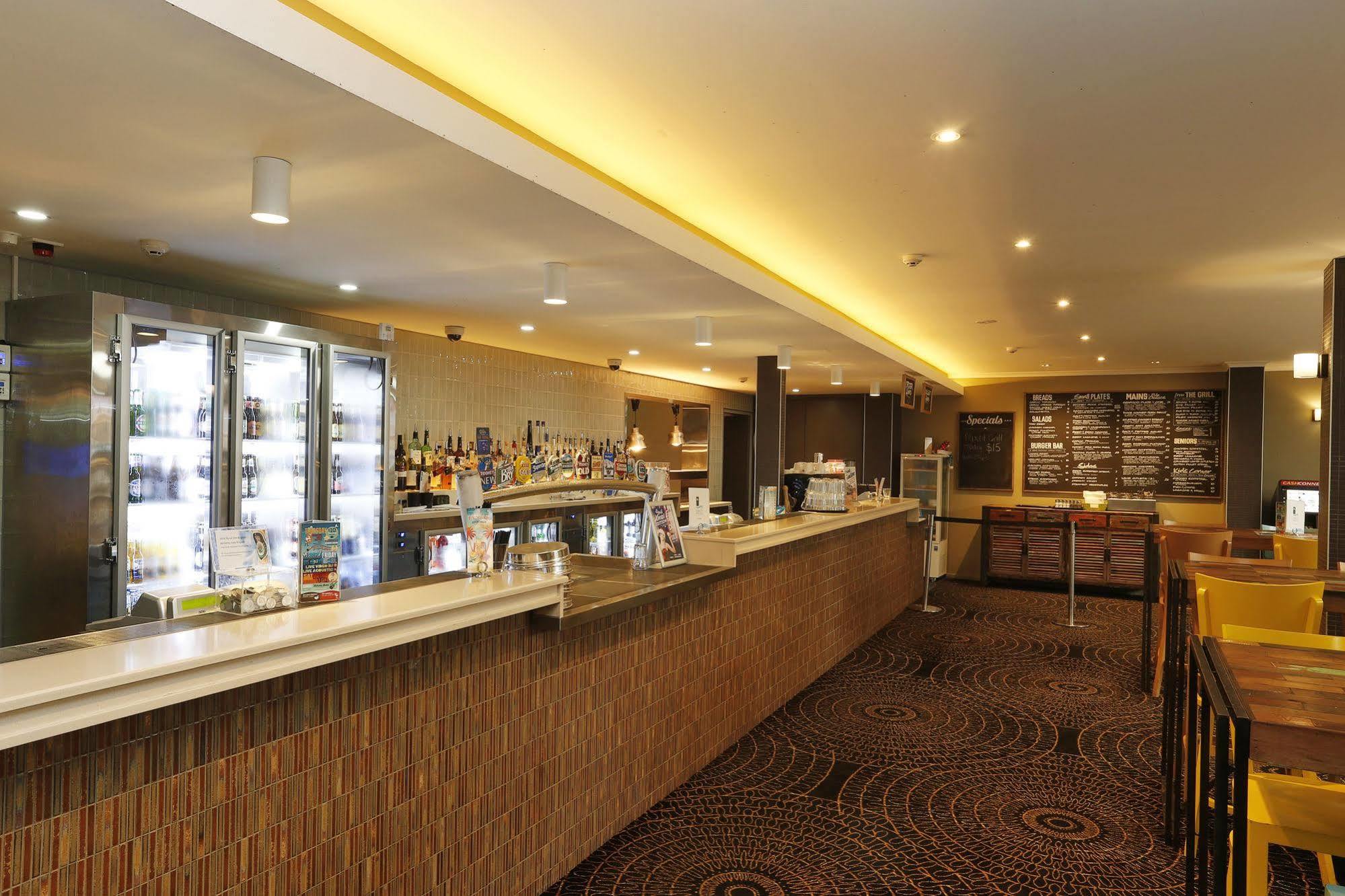 The Lakes Hotel Entrance Екстер'єр фото