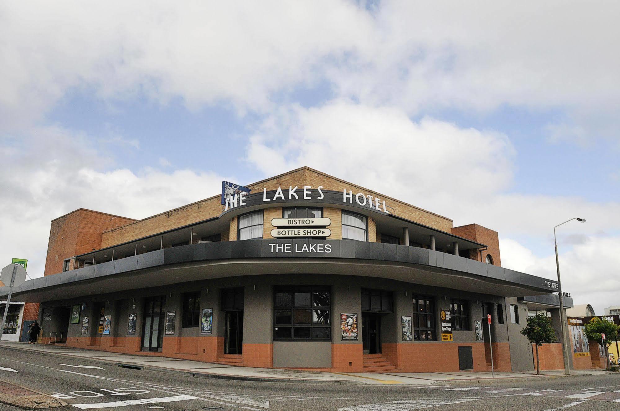 The Lakes Hotel Entrance Екстер'єр фото